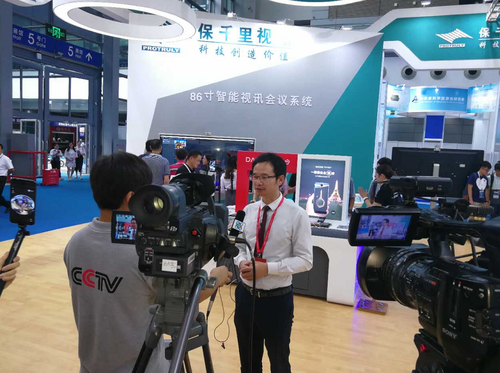 中国创造领先全球 保千里打令VR手机光博会受