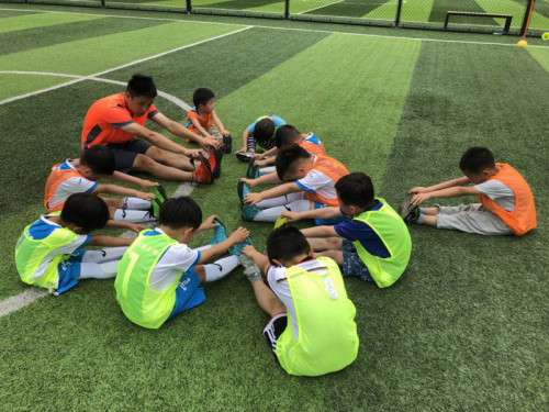 超赋儿童足球培训 让孩子在磨砺中成长