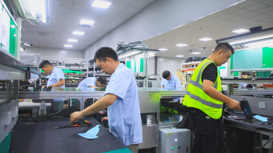 图为上工飞尔汽车零部件(安徽)有限公司生产车间一角。 图为上工飞尔汽车零部件(安徽)有限公司生产车间一角。