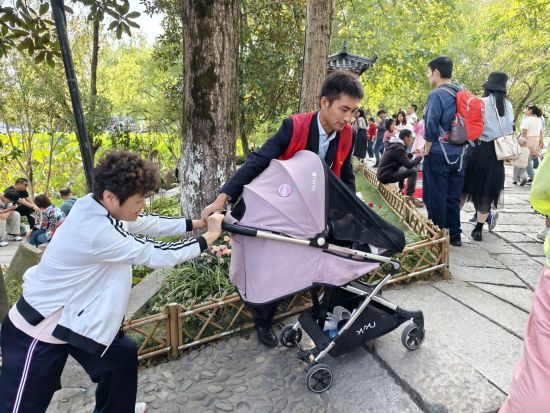 宏村游客服务。 宏村游客服务。