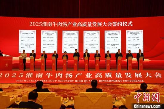 签约仪式现场。张强摄 签约仪式现场。张强摄